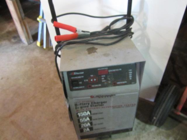 lot 17 image: Schumacher Elite Battery Charger
