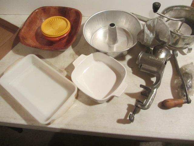lot 184 image: Fire King, Corning, Tupperware