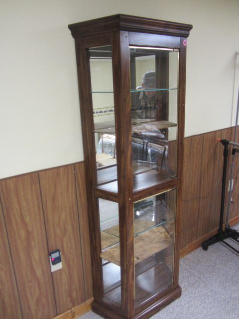 lot 2 image: Curio Cabinet