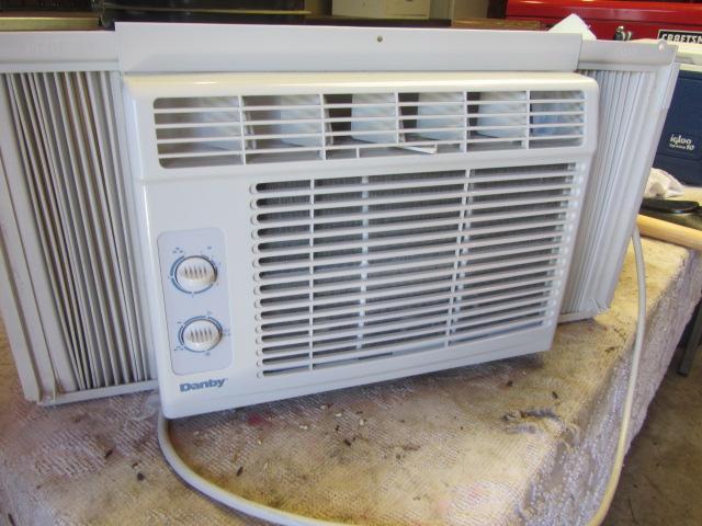 lot 201 image: 5,000 btu Window Air Conditioner