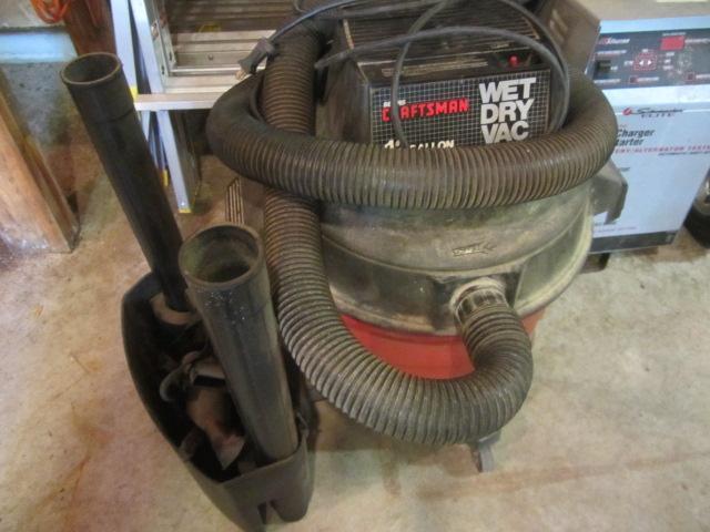 lot 204 image: Craftsman 12 Gallon WetDry Vac