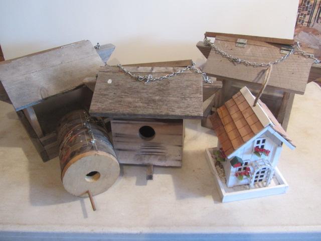 lot 210 image: Wooden Bird Houses & Feeders