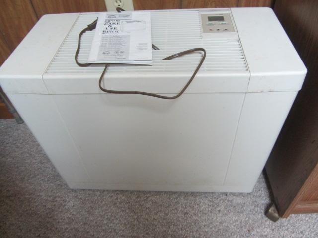 lot 225 image: Bemis Humidifier