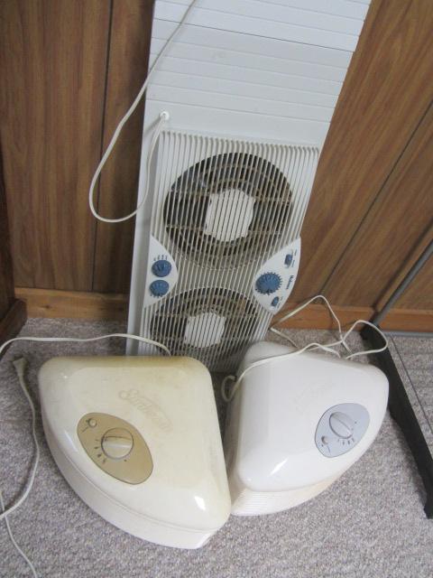 lot 250 image: Holmes Window Fan, Air Filter Units
