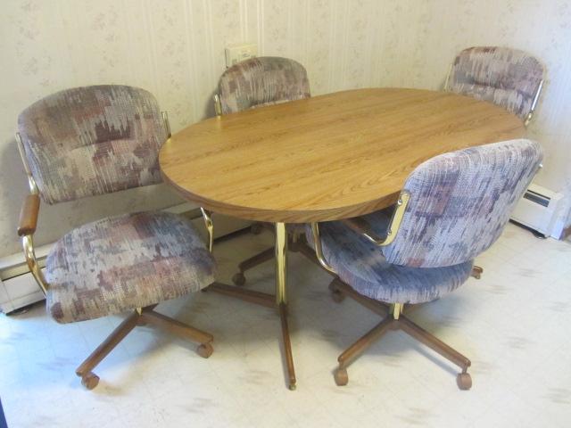 lot 3 image: Dining Table & Chairs