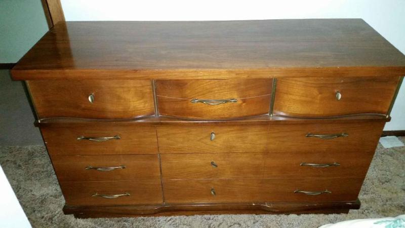 lot 4 image: Bow Front Dresser