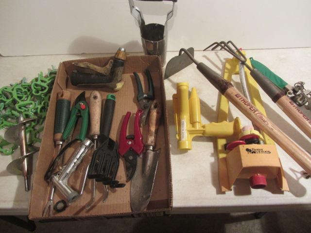 lot 48 image: Garden Tools