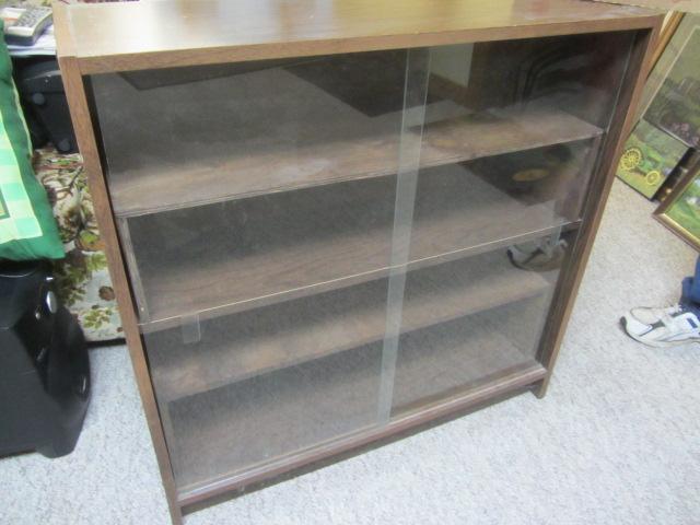 lot 5 image: Glass Door Hutch
