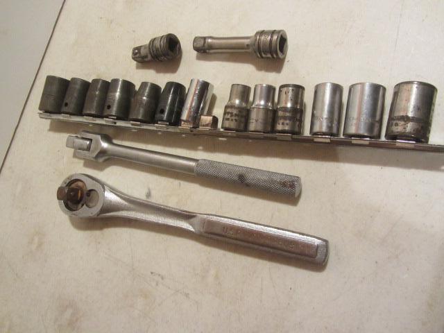 lot 55 image: Craftsman 12 Sockets