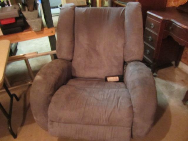 lot 6 image: Recliner with Massage