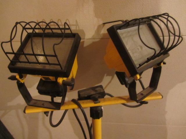 lot 69 image: Halogen Work Light Stand