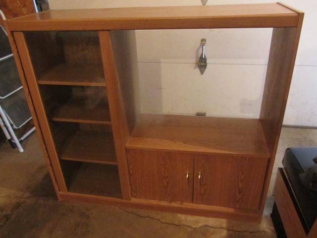 lot 96 image: Entertainment Center