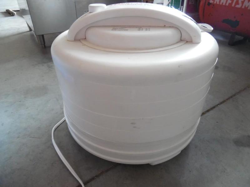 Food dehydrator