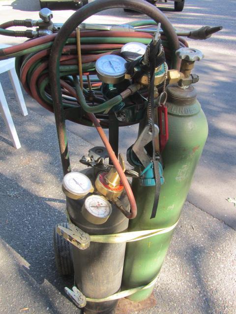 lot 101 image: Cutting Torches & Tanks