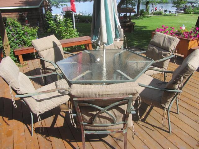 lot 11 image: Patio Table & 6 Chairs