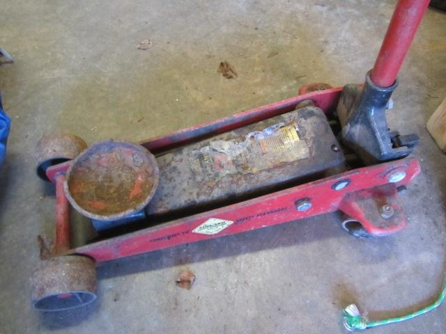 lot 111 image: Floor Jack