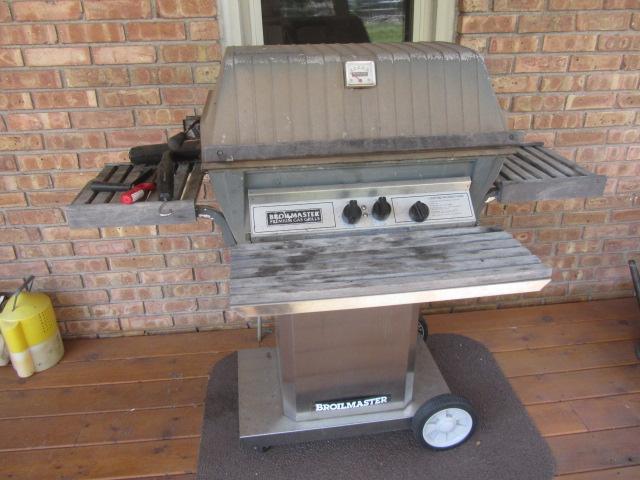 lot 12 image: Broilmaster Gas BBQ Grill