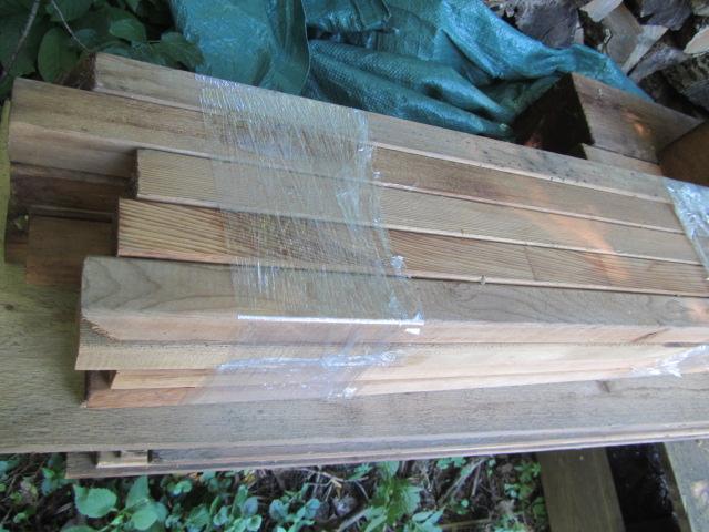 lot 122 image: Cedar 2x2 Posts