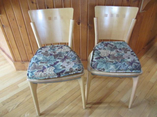 lot 13 image: Waymar Kitchen Chairs