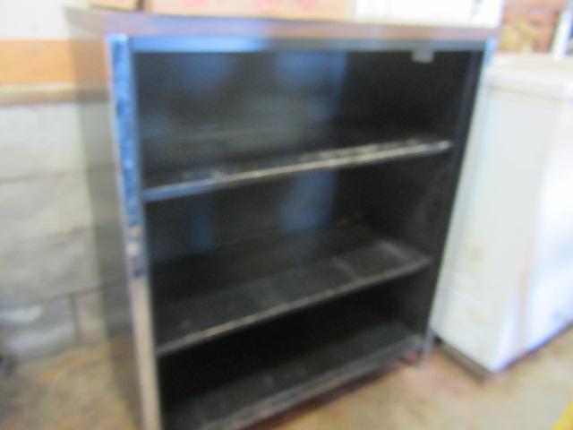 lot 149 image: Metal Shelf Unit