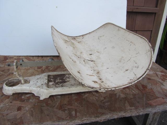 lot 151 image: Continental Baby Scale