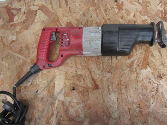 lot 158 image: Milwaukee Sawzall