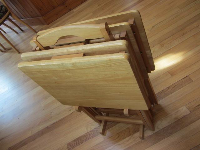 lot 16 image: Wood TV Trays & Stand
