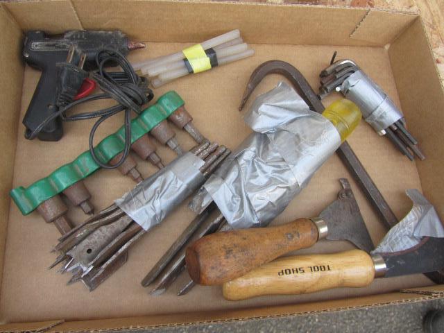 lot 176 image: Wood Chisels & Bits, Pry Bar