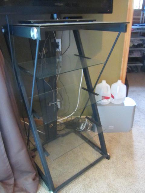 lot 2 image: Glass Stand