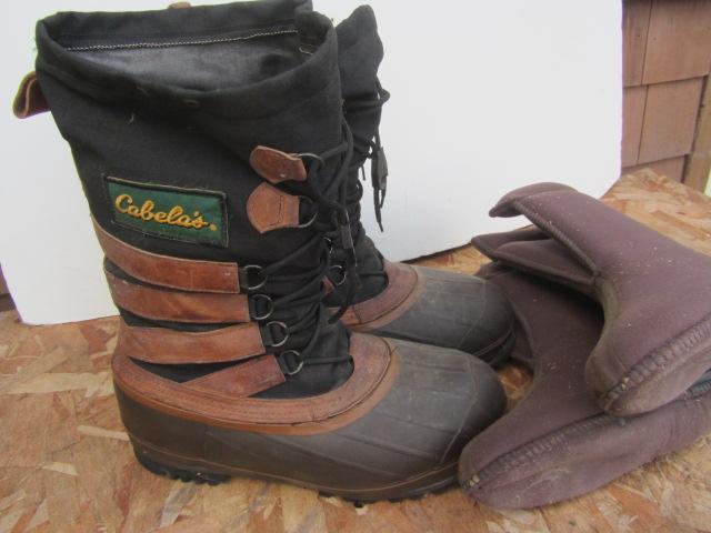 lot 204 image: Cabelas Winter Boots