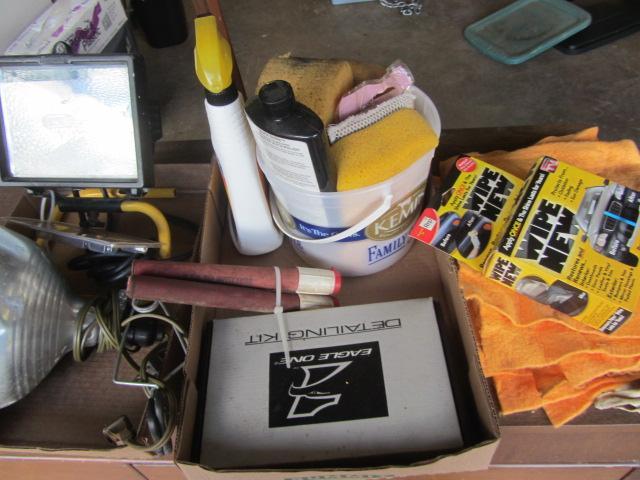 lot 208 image: Work Lights, Auto Cleaning Supplies