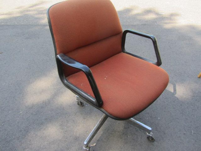 lot 214 image: Office Arm Chair