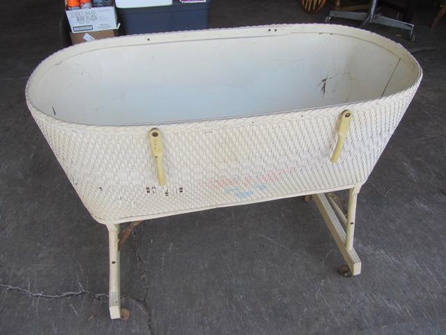 lot 216 image: Vintique Bassinet