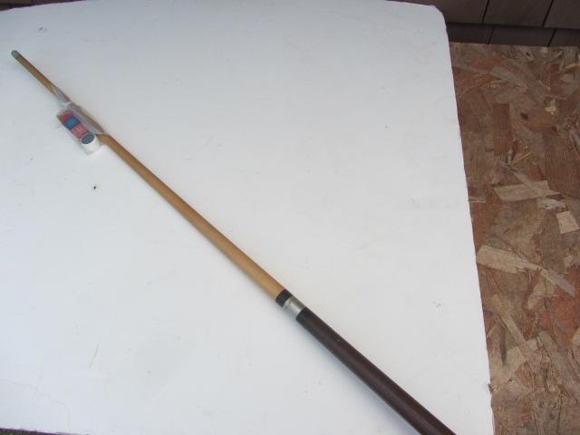 lot 220 image: Poll Cue