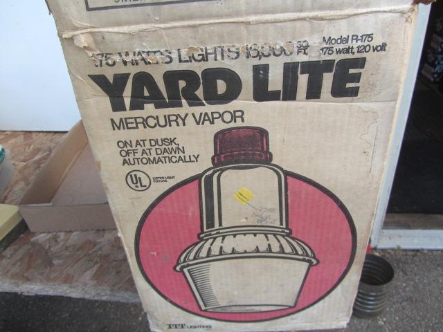 lot 226 image: Mercury Vapor Light - New