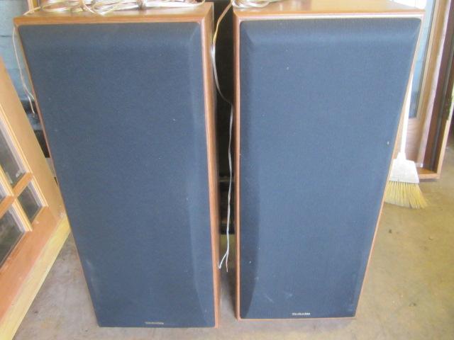 lot 229 image: Technics Speakers