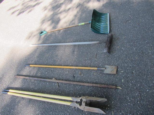 lot 253 image: Yard & Garden Tools