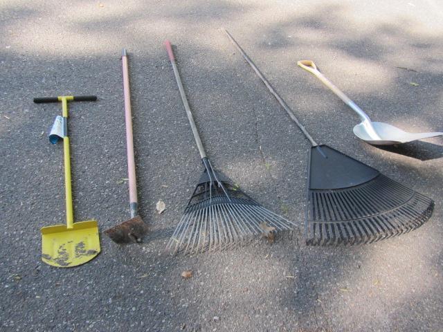 lot 254 image: Yard & Garden Tools