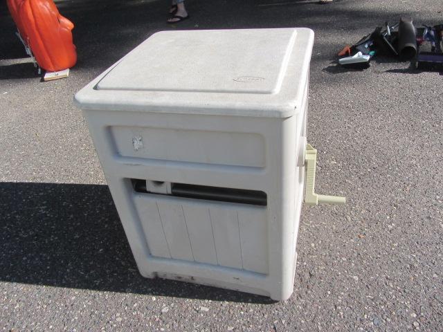 lot 262 image: Suncast Hose Storage