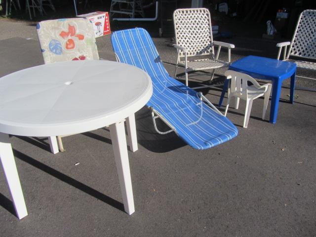 lot 280 image: Plastic Table, Lawn Chairs