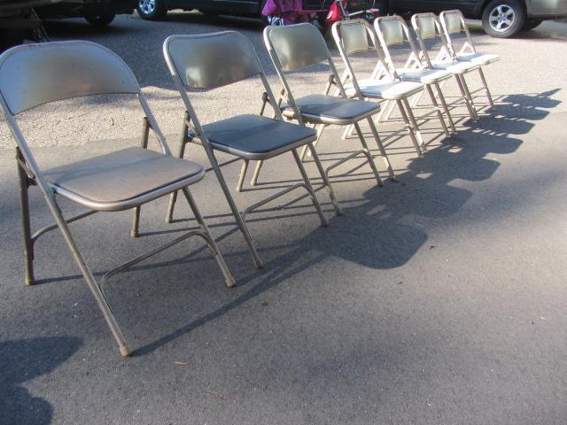 lot 281 image: Folding Chairs