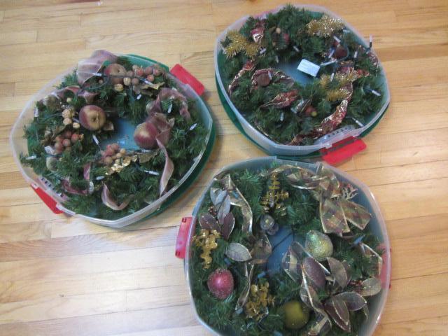 lot 300 image: Lighted Holiday Wreathes & Cases