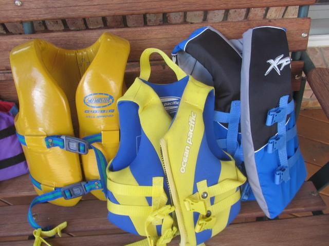 lot 309 image: Childs Ski  Wakeboard vests
