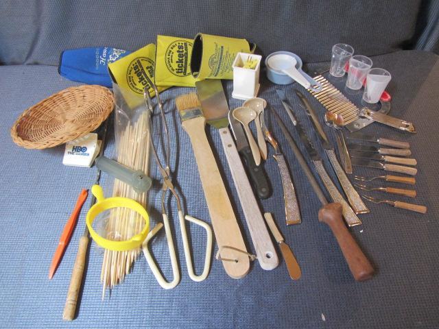 lot 31 image: Carving Set, BBQ Tools, Corn Picks