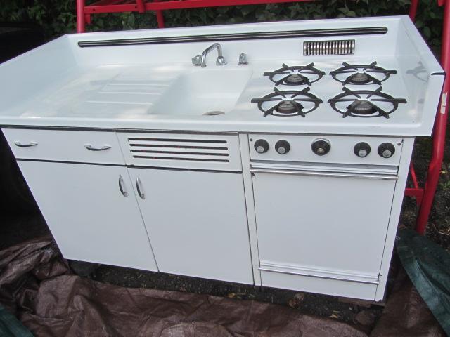 lot 4 image: Vintage Enamel Kitchen Center