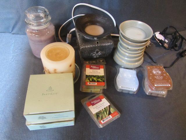 lot 58 image: Scentsy Warmer, Wax Cubes