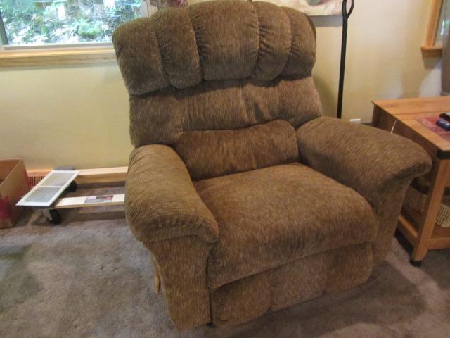 lot 7 image: Lazy Boy Recliner