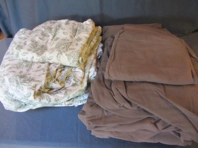 lot 75 image: California King Flannel Sheets