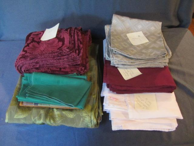 lot 94 image: Tablecloths & Napkins