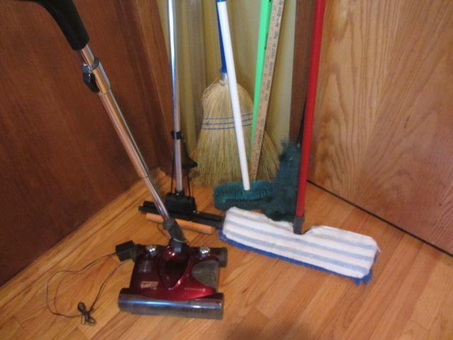 lot 97 image: Shark Sweeper, Mops & Brooms